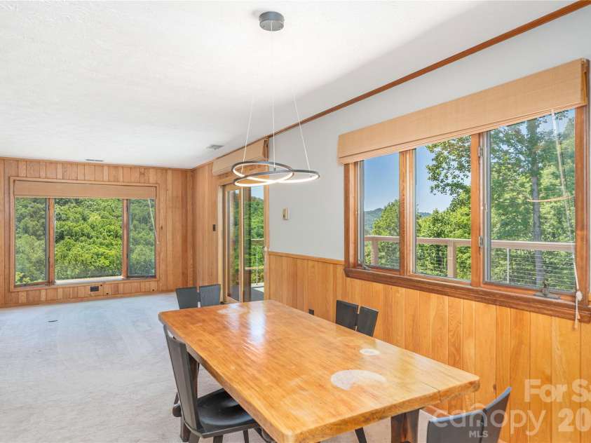 250 Lynn Cove Road, Asheville, NC 28804.  MLS# CAR4382312, YatesRealty ID 29093. 