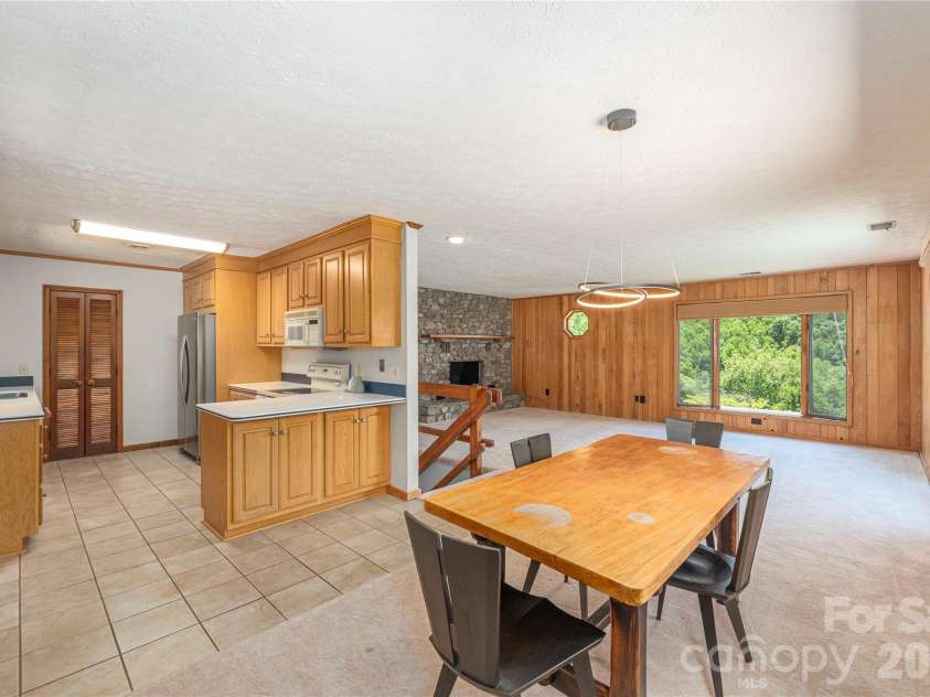 250 Lynn Cove Road, Asheville, NC 28804.  MLS# CAR4382312, YatesRealty ID 29093. 