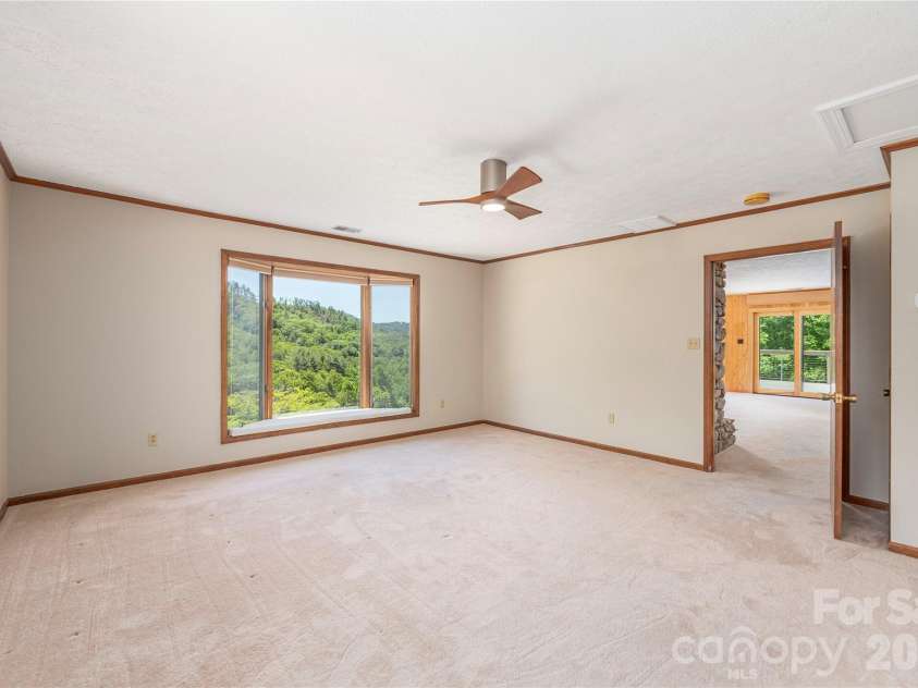 250 Lynn Cove Road, Asheville, NC 28804.  MLS# CAR4382312, YatesRealty ID 29093. 