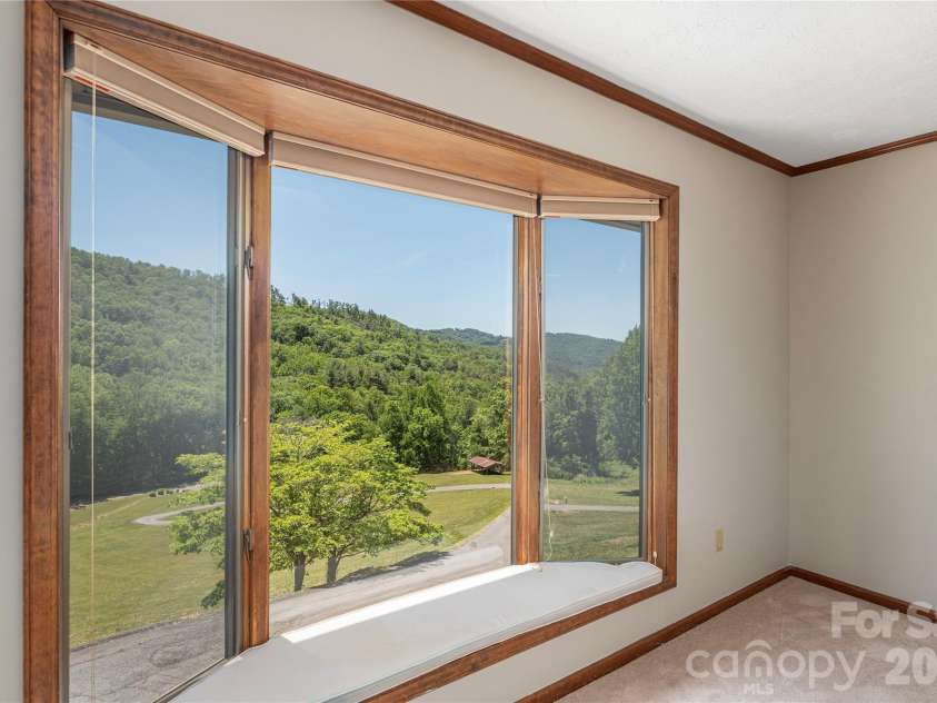 250 Lynn Cove Road, Asheville, NC 28804.  MLS# CAR4382312, YatesRealty ID 29093. 