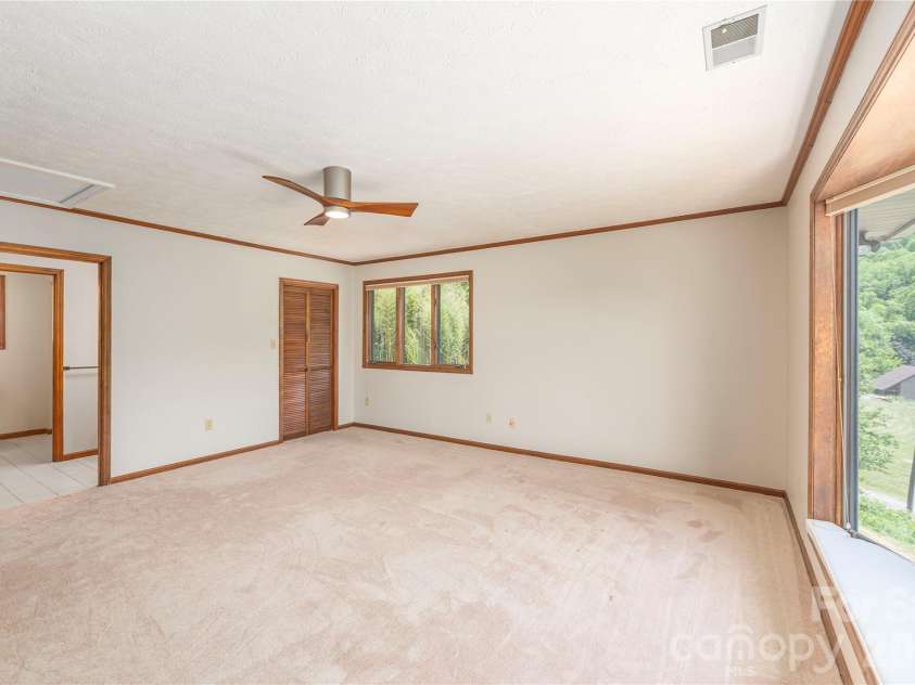 250 Lynn Cove Road, Asheville, NC 28804.  MLS# CAR4382312, YatesRealty ID 29093. 