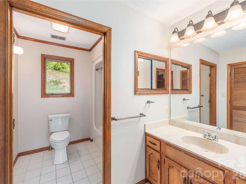 250 Lynn Cove Road, Asheville, NC 28804.  MLS# CAR4382312, YatesRealty ID 29093. 