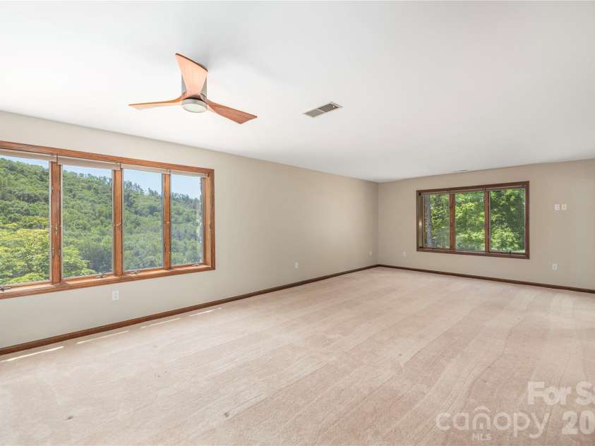 250 Lynn Cove Road, Asheville, NC 28804.  MLS# CAR4382312, YatesRealty ID 29093. 