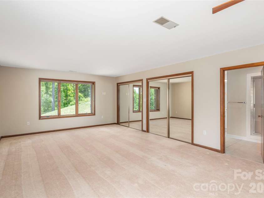 250 Lynn Cove Road, Asheville, NC 28804.  MLS# CAR4382312, YatesRealty ID 29093. 