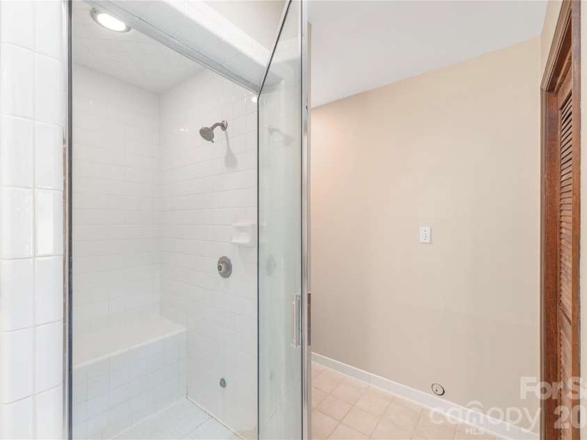 250 Lynn Cove Road, Asheville, NC 28804.  MLS# CAR4382312, YatesRealty ID 29093. 