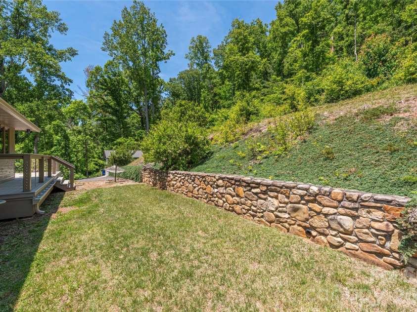 250 Lynn Cove Road, Asheville, NC 28804.  MLS# CAR4382312, YatesRealty ID 29093. 