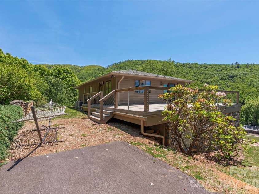 250 Lynn Cove Road, Asheville, NC 28804.  MLS# CAR4382312, YatesRealty ID 29093. 
