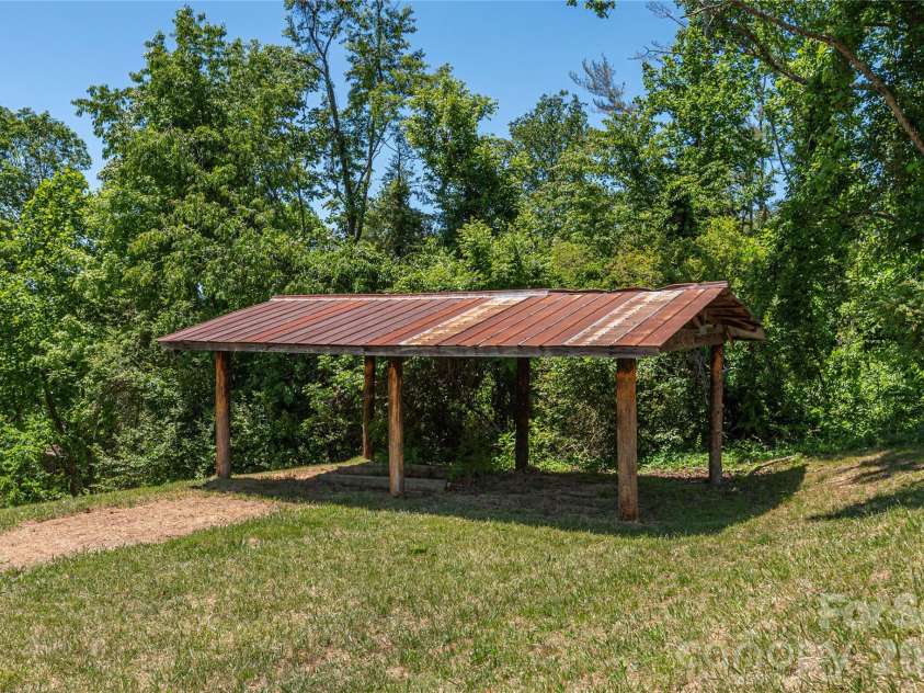250 Lynn Cove Road, Asheville, NC 28804.  MLS# CAR4382312, YatesRealty ID 29093. 