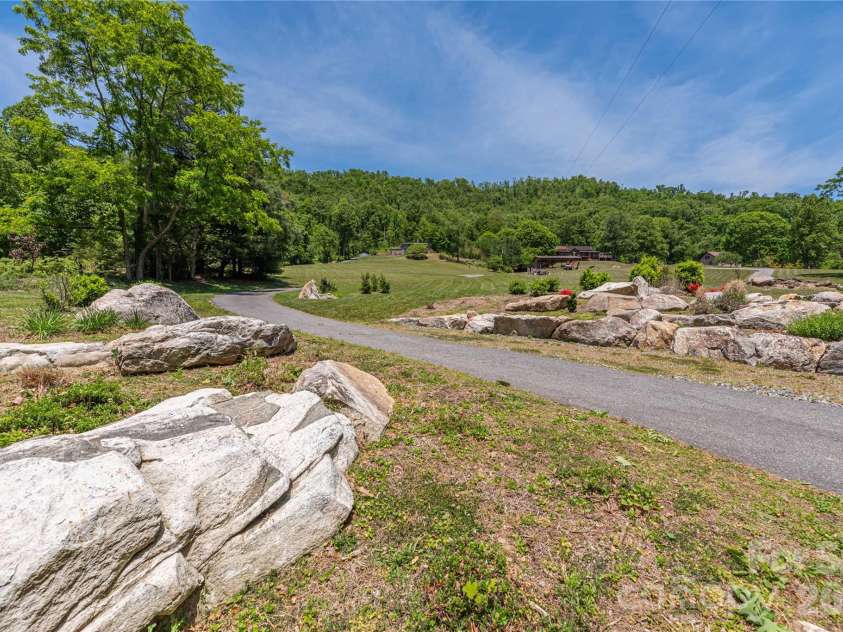 250 Lynn Cove Road, Asheville, NC 28804.  MLS# CAR4382312, YatesRealty ID 29093. 