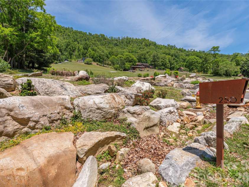 250 Lynn Cove Road, Asheville, NC 28804.  MLS# CAR4382312, YatesRealty ID 29093. 