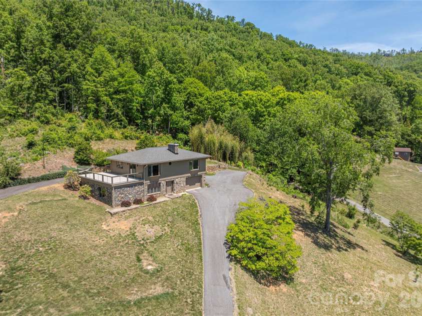 250 Lynn Cove Road, Asheville, NC 28804.  MLS# CAR4382312, YatesRealty ID 29093. 
