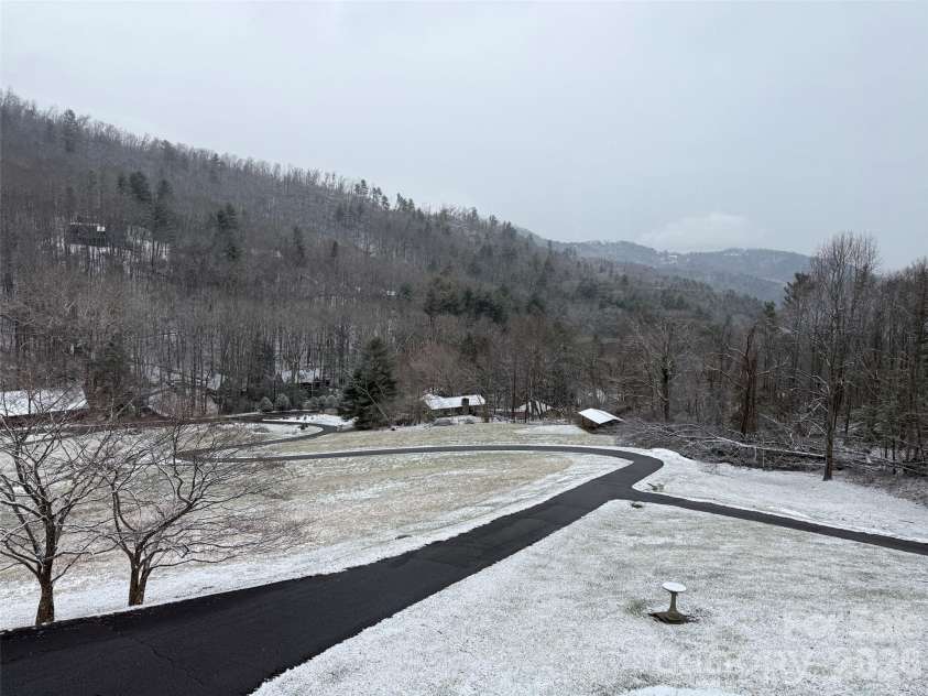 250 Lynn Cove Road, Asheville, NC 28804.  MLS# CAR4382312, YatesRealty ID 29093. 