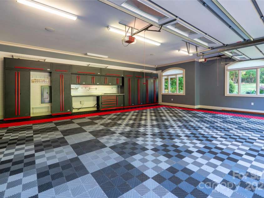 305 Mallard Drive, New London, NC 28127.  MLS# CAR4278141, YatesRealty ID 29094. 