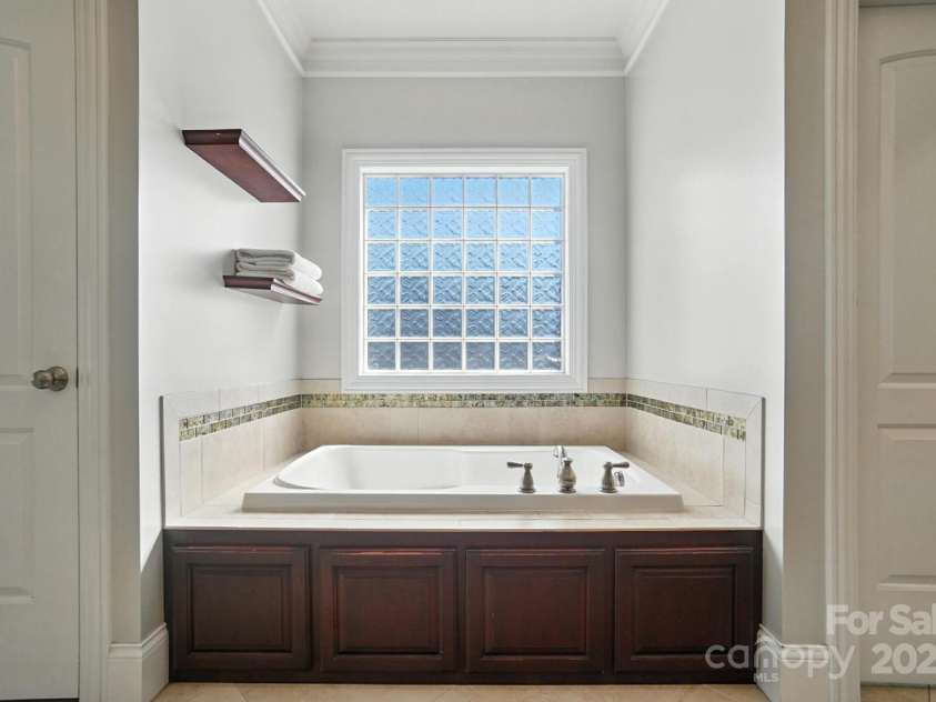 3864 French Fields Lane, Harrisburg, NC 28075.  MLS# CAR4280108, YatesRealty ID 29095. Primary Garden Tub