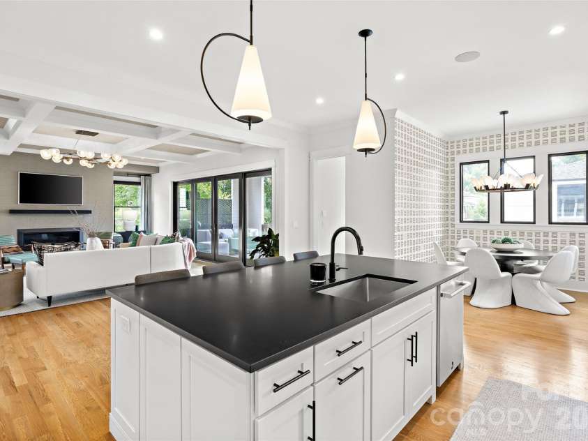 433 Atherton Street, Charlotte, NC 28203.  MLS# CAR4388968, YatesRealty ID 29096. 