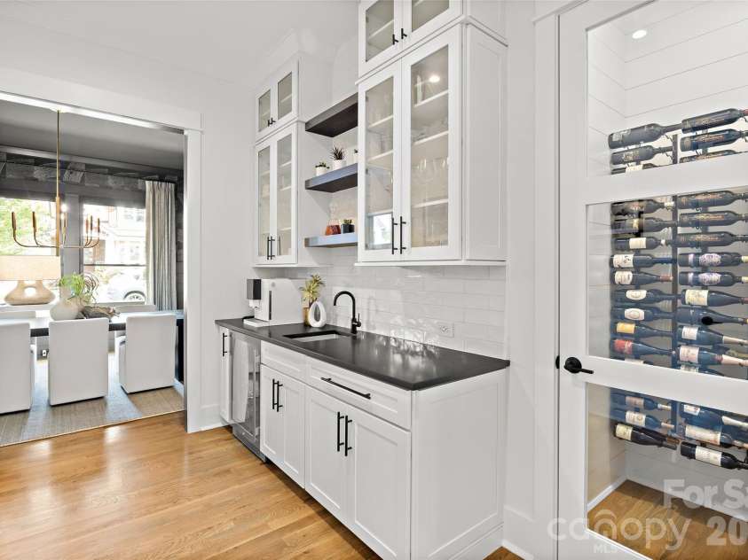 433 Atherton Street, Charlotte, NC 28203.  MLS# CAR4388968, YatesRealty ID 29096. 