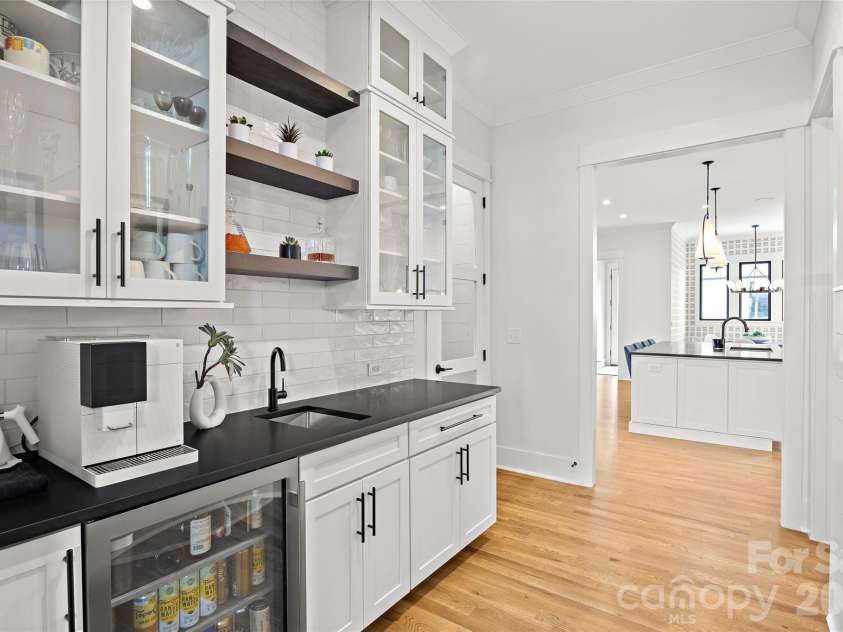 433 Atherton Street, Charlotte, NC 28203.  MLS# CAR4388968, YatesRealty ID 29096. 