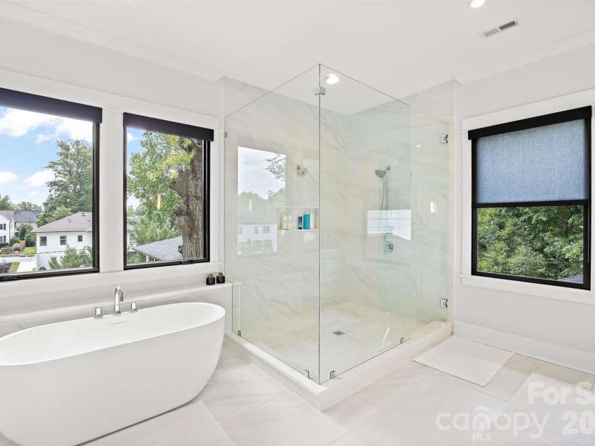 433 Atherton Street, Charlotte, NC 28203.  MLS# CAR4388968, YatesRealty ID 29096. 