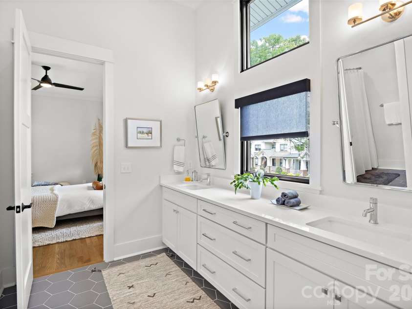 433 Atherton Street, Charlotte, NC 28203.  MLS# CAR4388968, YatesRealty ID 29096. 
