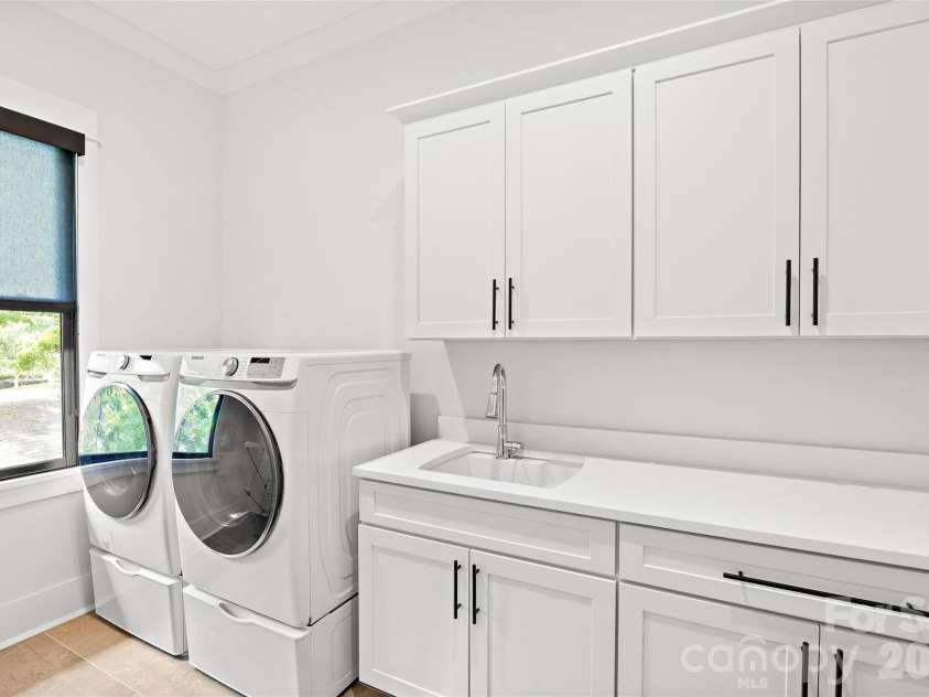 433 Atherton Street, Charlotte, NC 28203.  MLS# CAR4388968, YatesRealty ID 29096. 