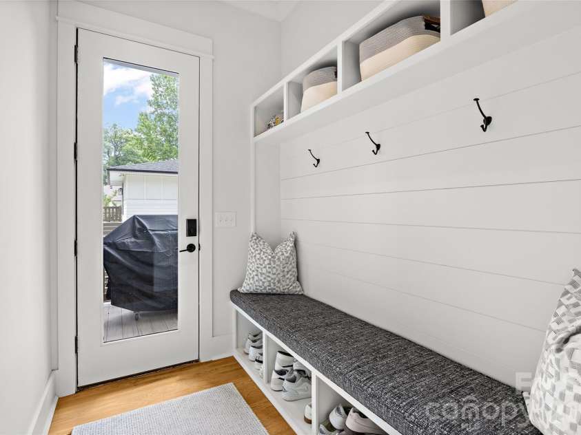 433 Atherton Street, Charlotte, NC 28203.  MLS# CAR4388968, YatesRealty ID 29096. 