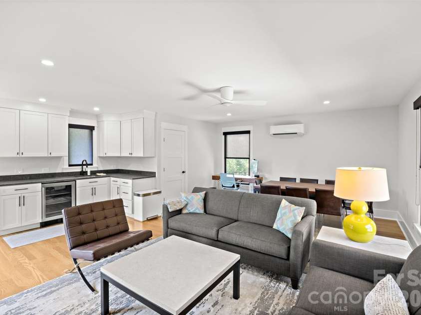 433 Atherton Street, Charlotte, NC 28203.  MLS# CAR4388968, YatesRealty ID 29096. 