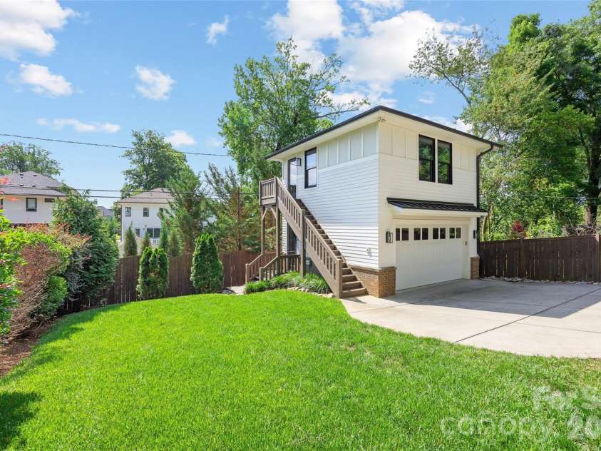 433 Atherton Street, Charlotte, NC 28203.  MLS# CAR4388968, YatesRealty ID 29096. 