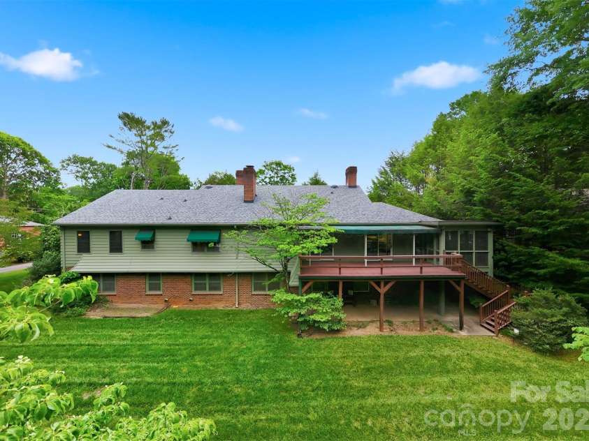 1811 5th Street, Hickory, NC 28601.  MLS# CAR4387269, YatesRealty ID 29097. 