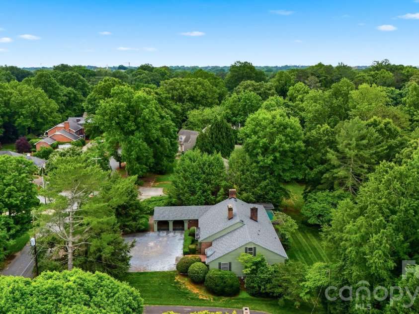 1811 5th Street, Hickory, NC 28601.  MLS# CAR4387269, YatesRealty ID 29097. 