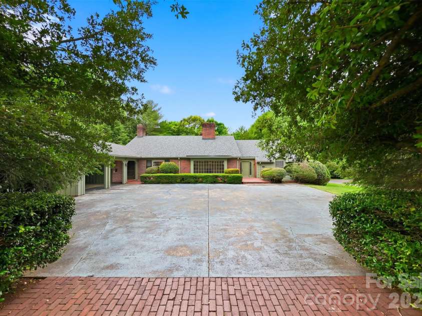 1811 5th Street, Hickory, NC 28601.  MLS# CAR4387269, YatesRealty ID 29097. 