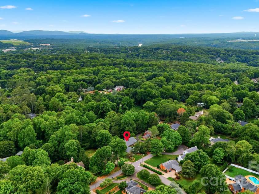 1811 5th Street, Hickory, NC 28601.  MLS# CAR4387269, YatesRealty ID 29097. 