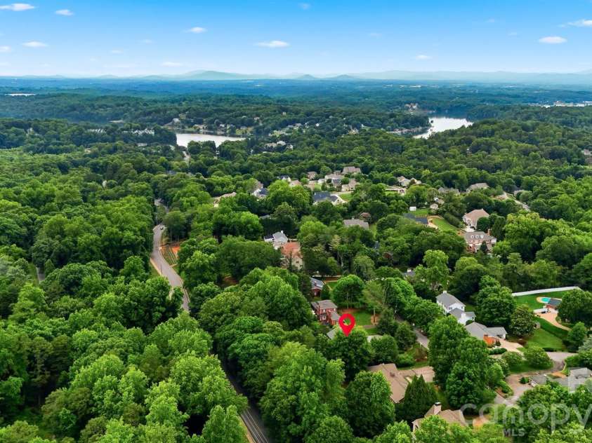 1811 5th Street, Hickory, NC 28601.  MLS# CAR4387269, YatesRealty ID 29097. 