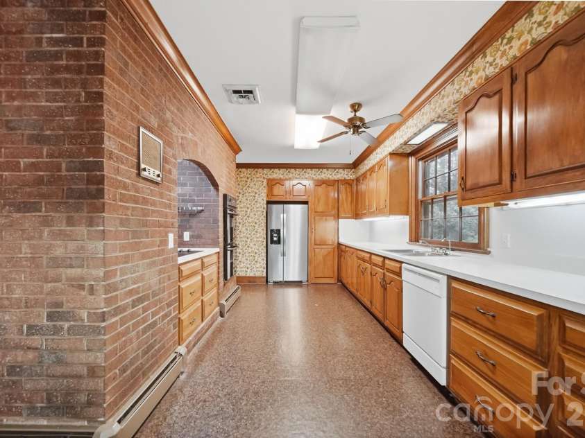 1811 5th Street, Hickory, NC 28601.  MLS# CAR4387269, YatesRealty ID 29097. Kitchen