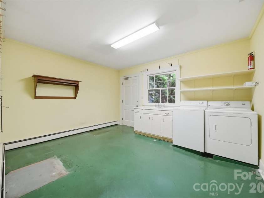 1811 5th Street, Hickory, NC 28601.  MLS# CAR4387269, YatesRealty ID 29097. Laundry Room