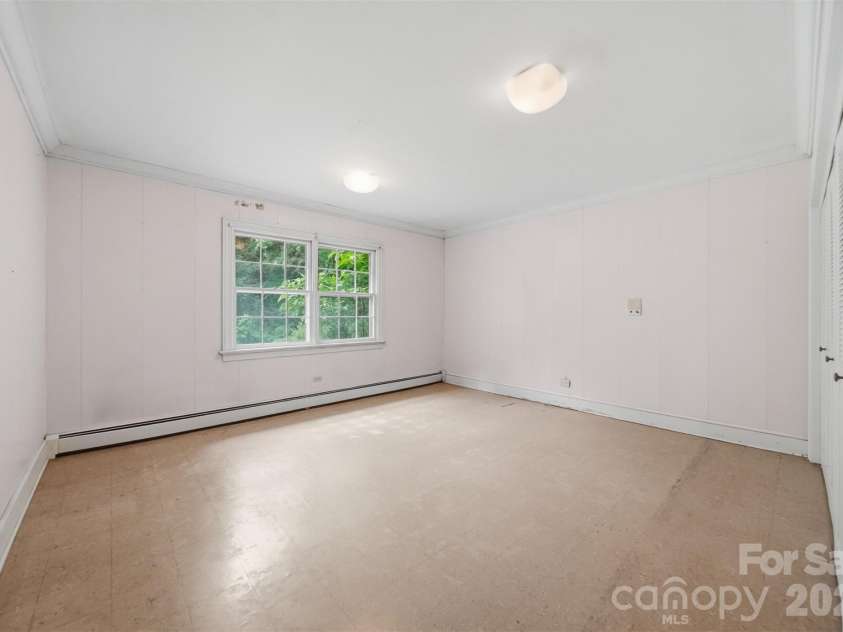 1811 5th Street, Hickory, NC 28601.  MLS# CAR4387269, YatesRealty ID 29097. Lower Level bedroom 3