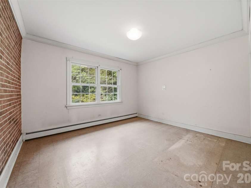 1811 5th Street, Hickory, NC 28601.  MLS# CAR4387269, YatesRealty ID 29097. Lower Level bedroom 4