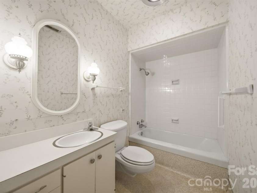 1811 5th Street, Hickory, NC 28601.  MLS# CAR4387269, YatesRealty ID 29097. Main level bathroom