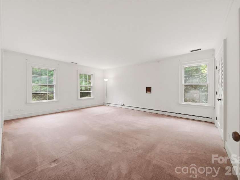 1811 5th Street, Hickory, NC 28601.  MLS# CAR4387269, YatesRealty ID 29097. Primary Bedroom
