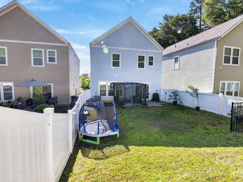 548 Kingsway Circle, Charlotte, NC 28214.  MLS# CAR4389140, YatesRealty ID 29098. 