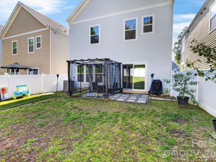 548 Kingsway Circle, Charlotte, NC 28214.  MLS# CAR4389140, YatesRealty ID 29098. 