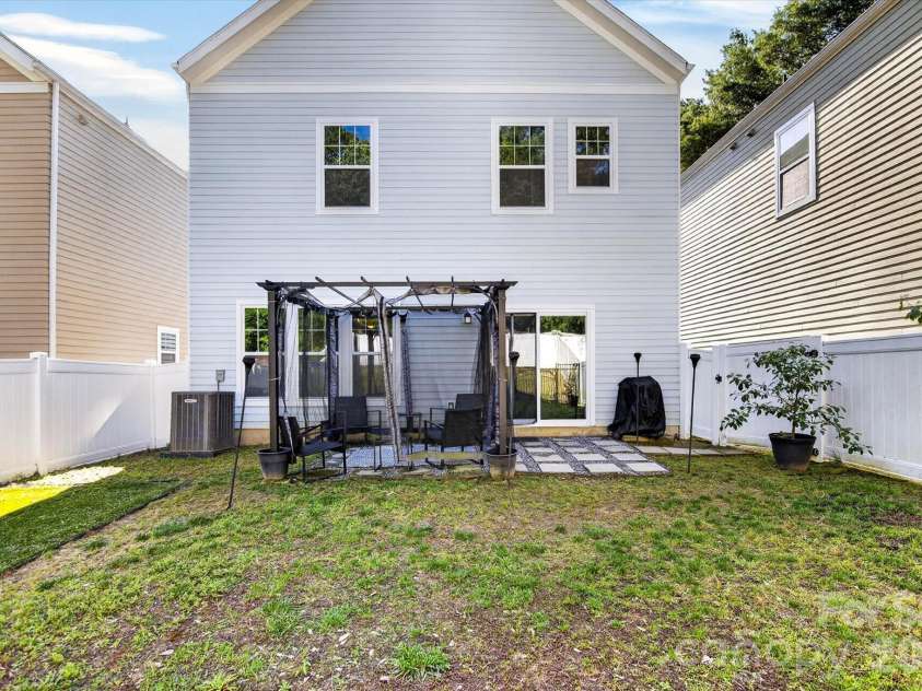 548 Kingsway Circle, Charlotte, NC 28214.  MLS# CAR4389140, YatesRealty ID 29098. 