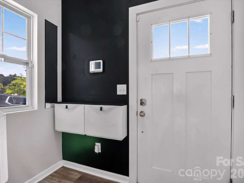 548 Kingsway Circle, Charlotte, NC 28214.  MLS# CAR4389140, YatesRealty ID 29098. 