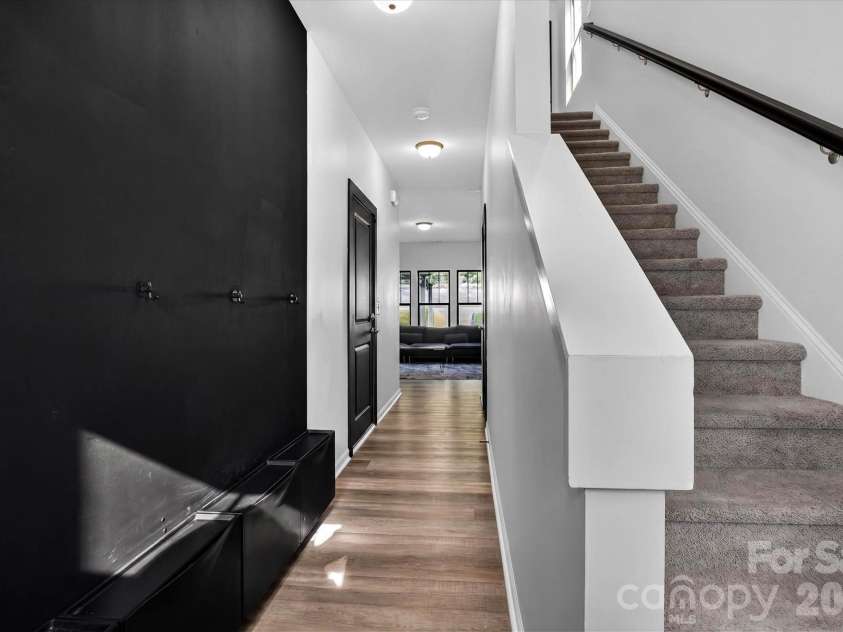548 Kingsway Circle, Charlotte, NC 28214.  MLS# CAR4389140, YatesRealty ID 29098. 