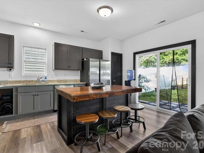 548 Kingsway Circle, Charlotte, NC 28214.  MLS# CAR4389140, YatesRealty ID 29098. 