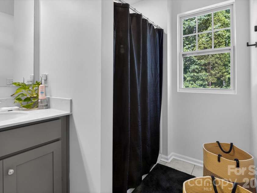 548 Kingsway Circle, Charlotte, NC 28214.  MLS# CAR4389140, YatesRealty ID 29098. 