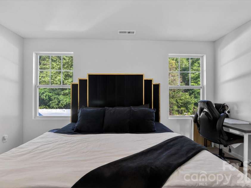 548 Kingsway Circle, Charlotte, NC 28214.  MLS# CAR4389140, YatesRealty ID 29098. 