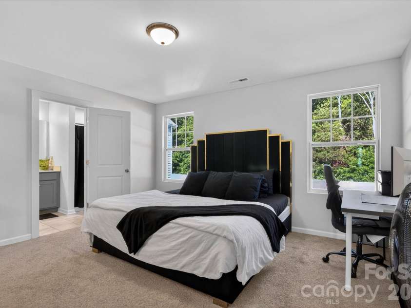 548 Kingsway Circle, Charlotte, NC 28214.  MLS# CAR4389140, YatesRealty ID 29098. 
