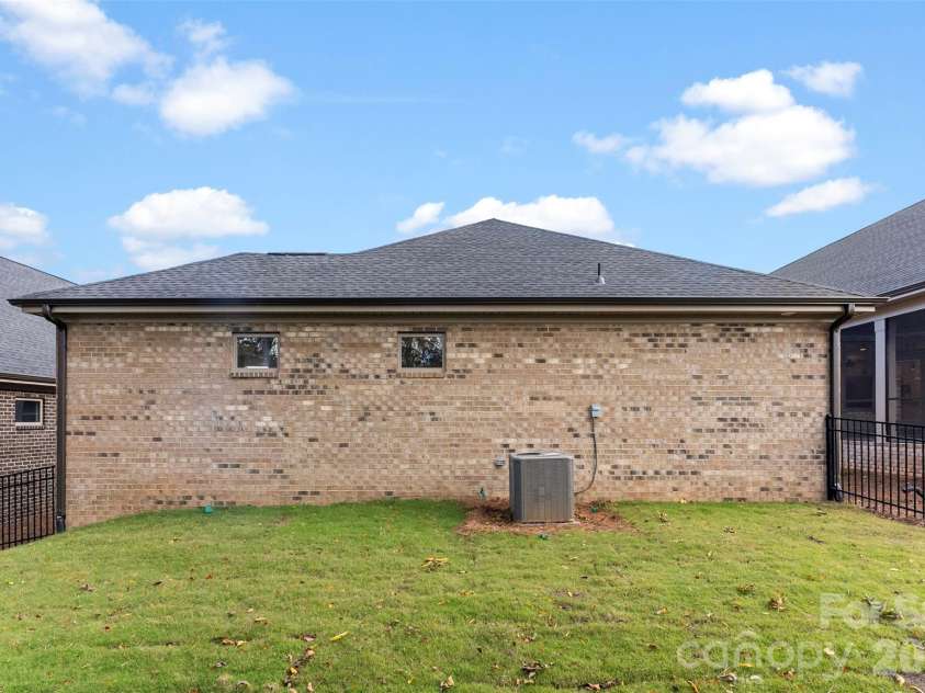 409 Newstyle Way, Gastonia, NC 28056.  MLS# CAR4389193, YatesRealty ID 29099. 
