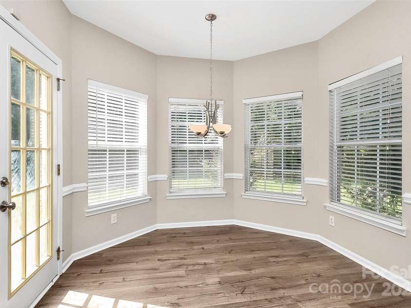 8808 Orchid Place, Charlotte, NC 28277.  MLS# CAR4284030, YatesRealty ID 29099. Breakfast Area