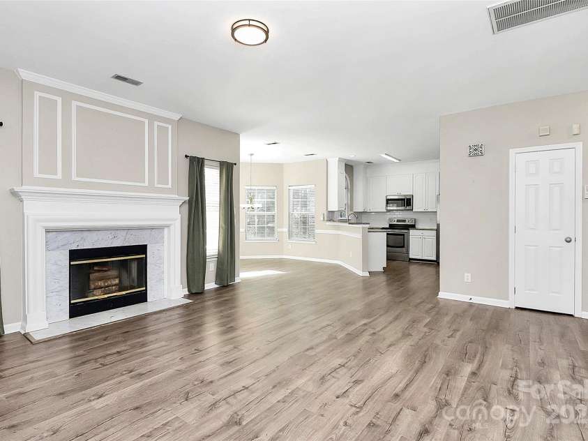 8808 Orchid Place, Charlotte, NC 28277.  MLS# CAR4284030, YatesRealty ID 29099. Living Room